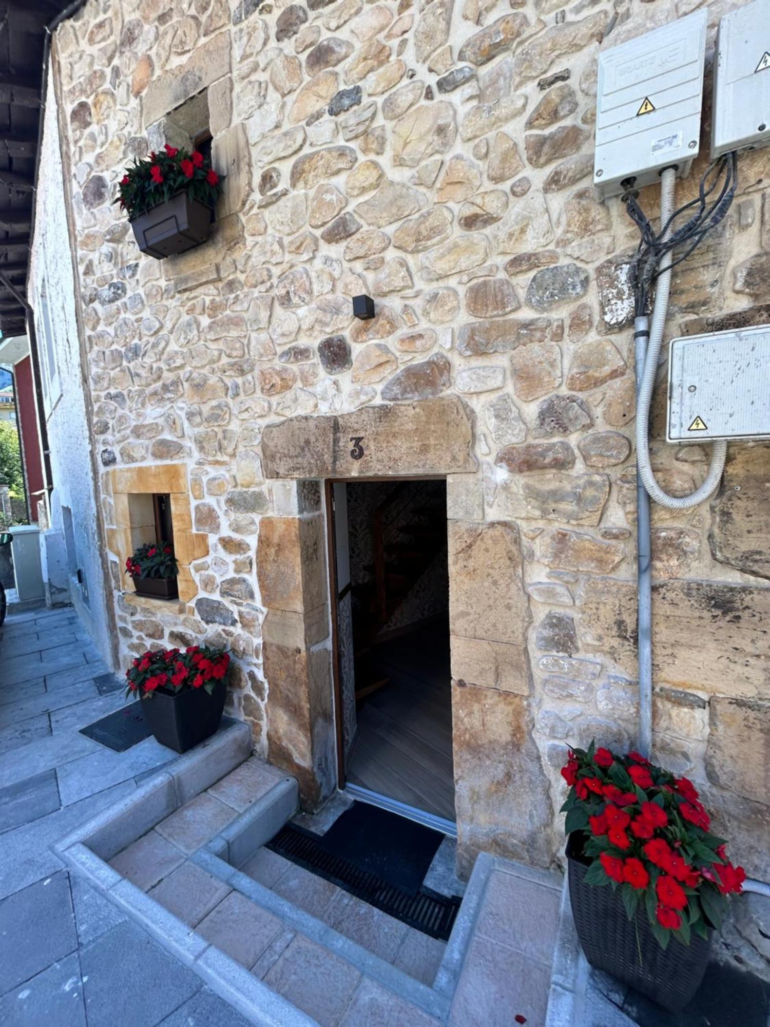 Apartamentos San Roque Arenas De Cabrales Luaran gambar