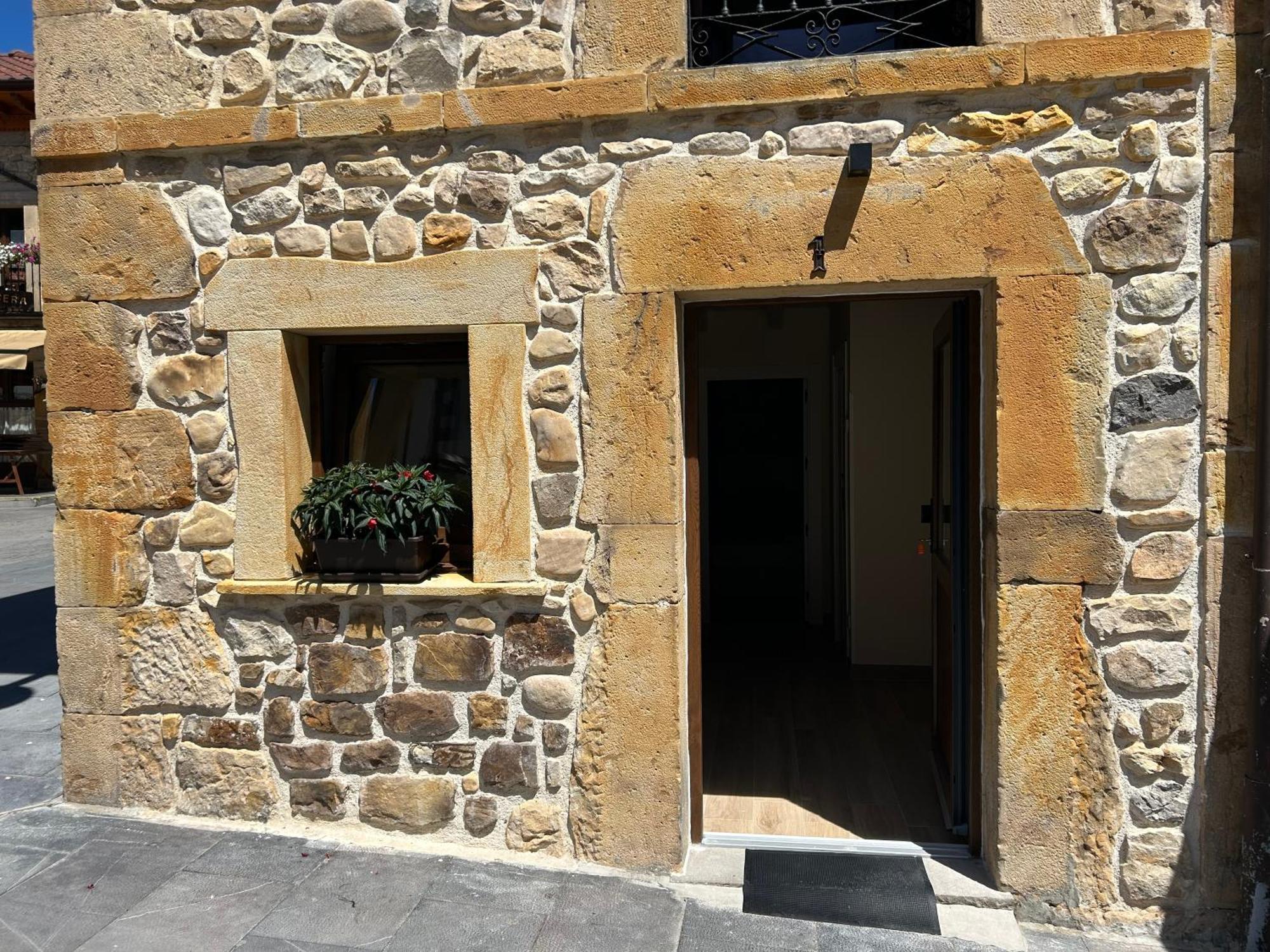 Apartamentos San Roque Arenas De Cabrales Luaran gambar